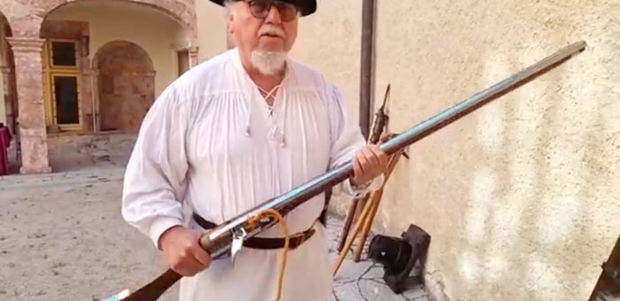 Présentation des différentes armes utilisées pour la chasse à la Bête.